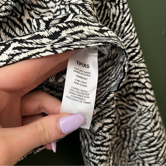 Dynamite Black and White Crop Blouse with Sailor Collar - Picture 6 of 6